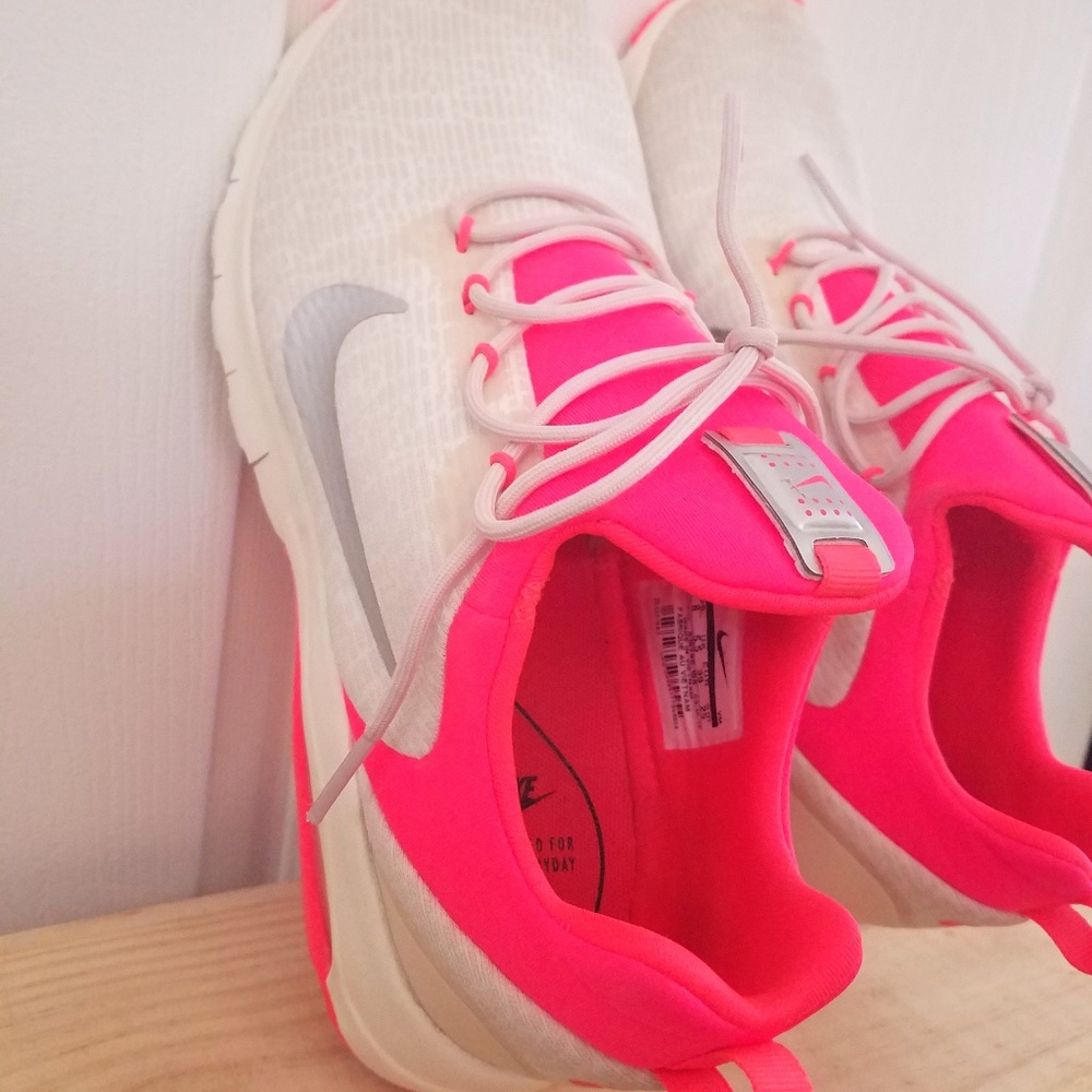 Nike Tennis Shoe Women's SZ 8